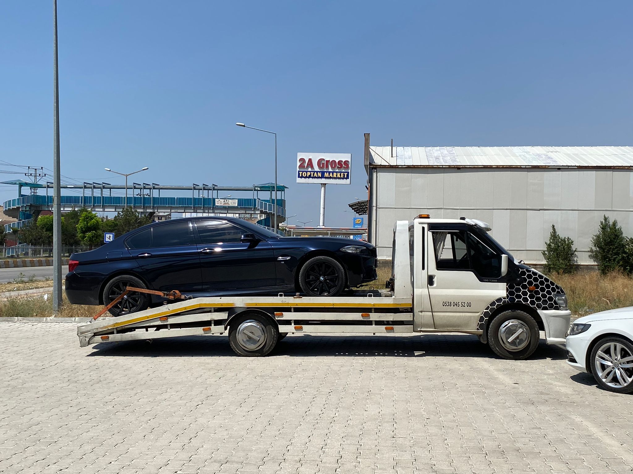 Van çekici otomobil taşıma hizmeti